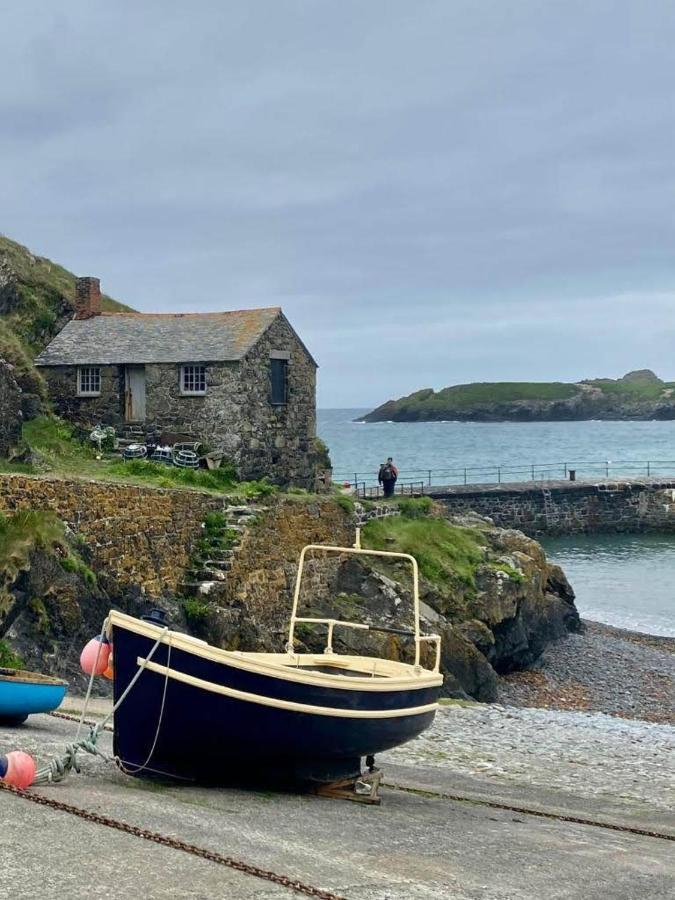 Farm Accommodation - The Lizard Peninsula, Cornwall 헬스턴 외부 사진